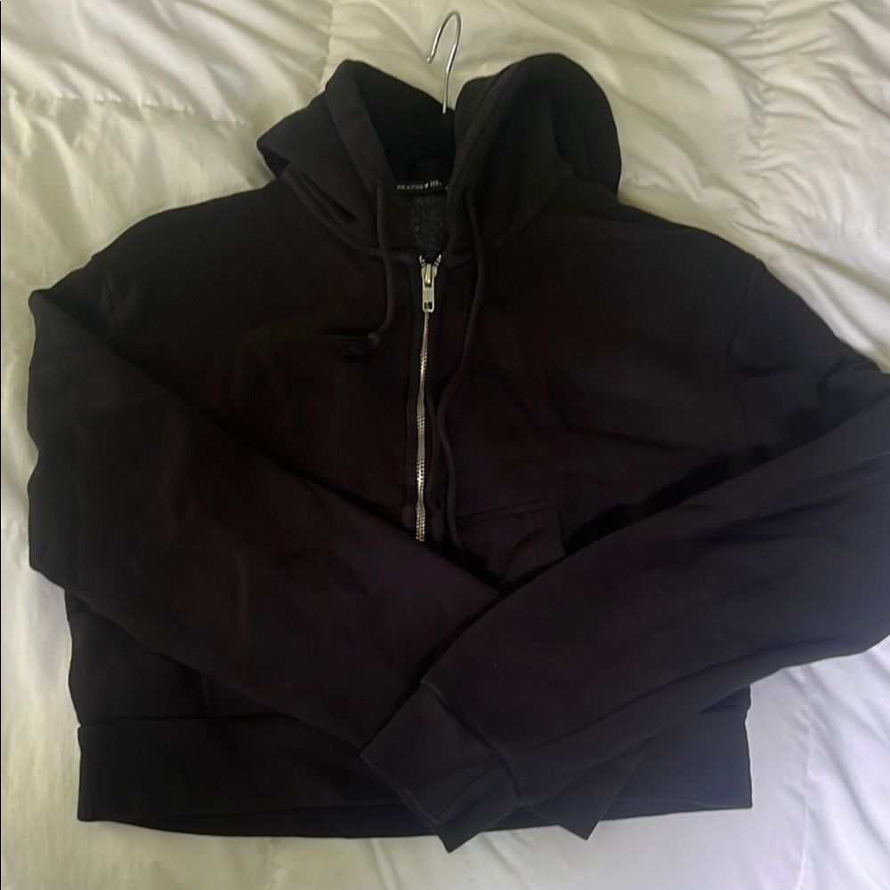 Brandy Melville Cropped Black Zip-Up Jacket (worn)